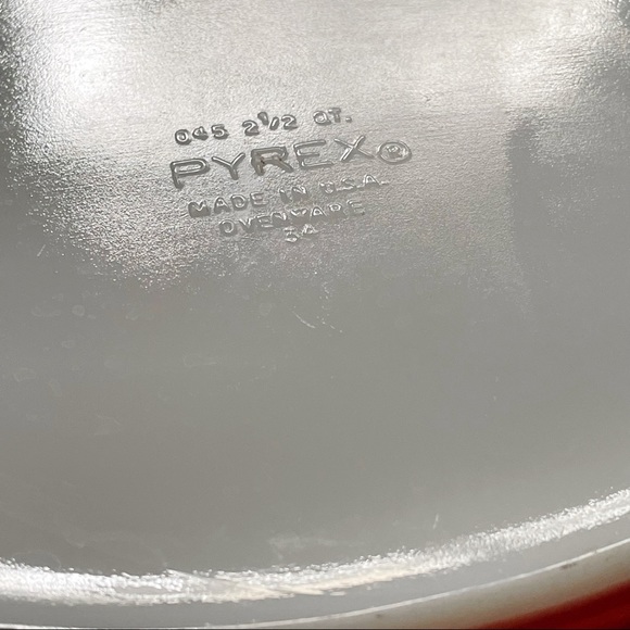 Vintage Pyrex Friendship 2.5 QT Casserole Dish - Picture 9 of 9